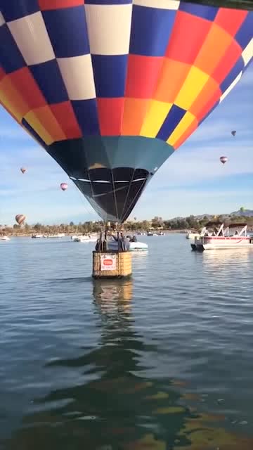 厉害的热气球操控员!这个"蜻蜓点水"的动作太酷了!