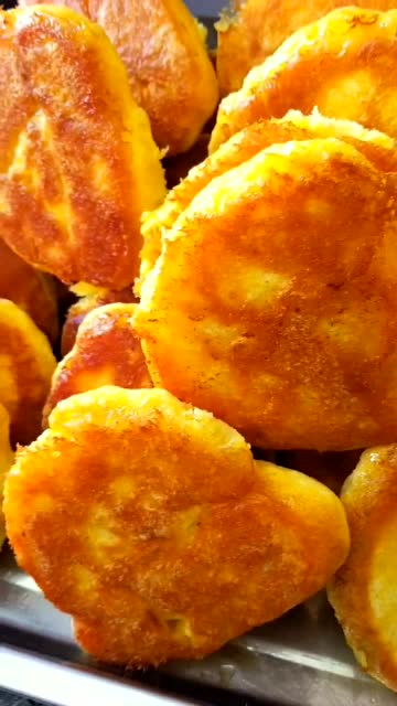 刚煎好的黄面饼,色香味俱全!