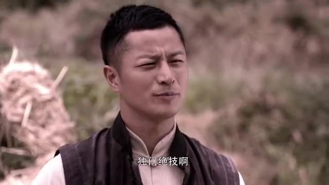 游击英雄喜春凭着一股蛮力,猛冲直撞,打得李昌鹏连连后退