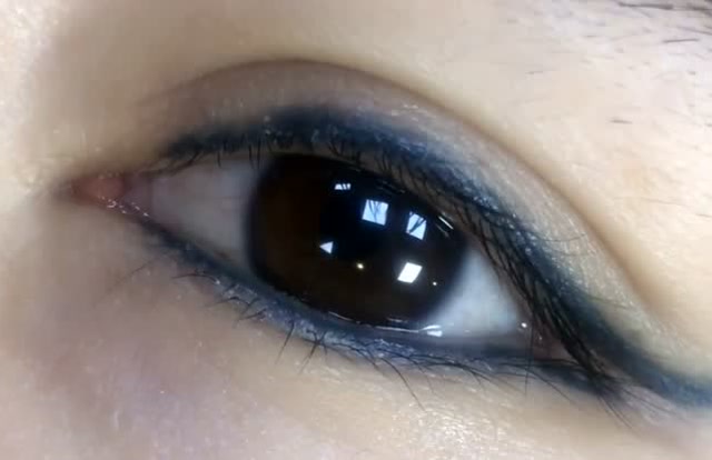 刚纹了一年的眼线,怎么就褪色成这个样子!
