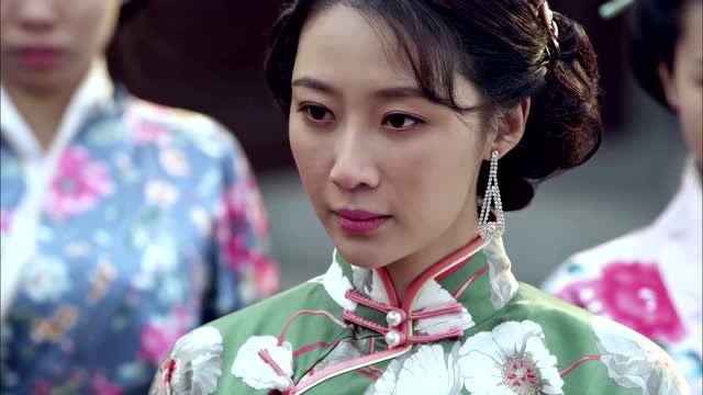 鬼子与八路军混战,花姑娘为爱人挡子弹死去