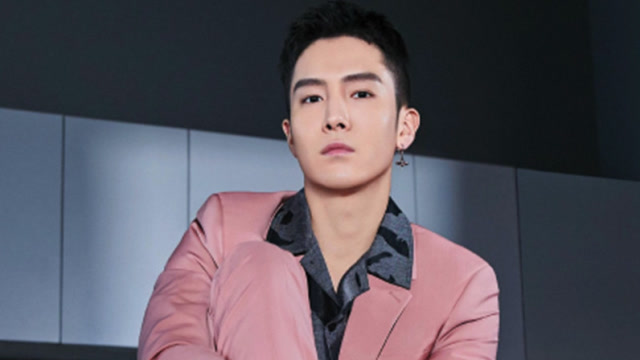 盛一伦登杂志封面 化身帅气居家男友