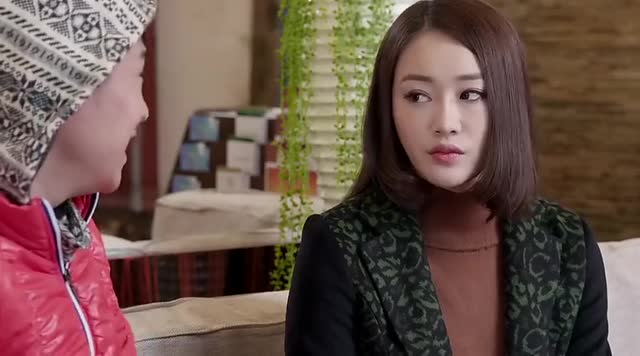 乡村爱情:王天来凑过来跟贾秘书搭讪,其她美女一看笑嘻嘻的走了