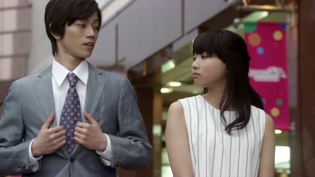 艾克斯奥特曼大地和明日奈潜入美容店没想到老板娘却早已看穿他们