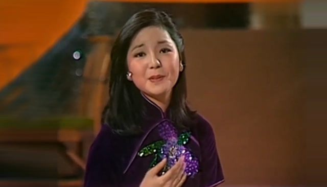 81年邓丽君《路边的野花不要采》那时的她青春靓丽,男人们的女神