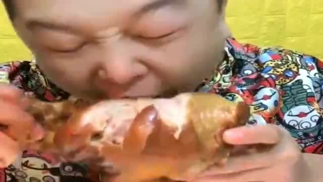 最猛吃播:看大哥吃肉也是一种享受,看表情就知道有多香!