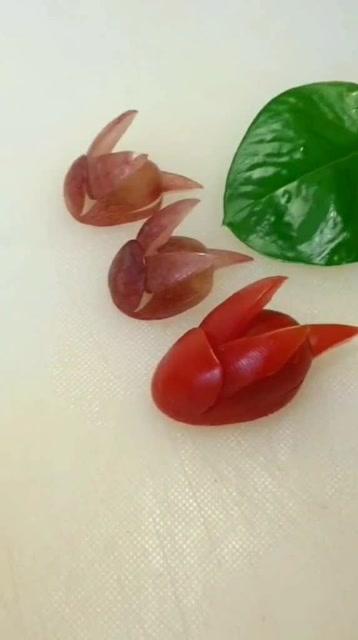 西红柿雕刻的小兔子,非常可爱