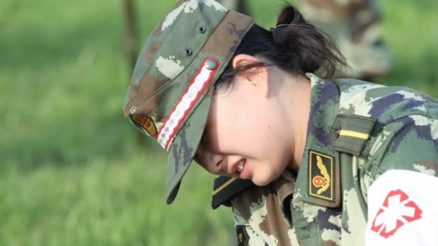女兵同样也是女人,那每个月的生理期该怎么应对训练呢?