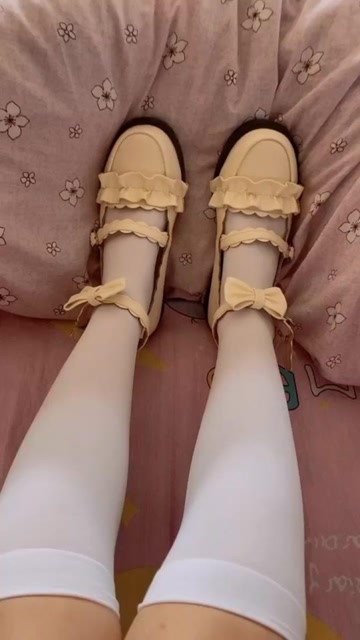 萝莉:女生的脚腕到底有多细?