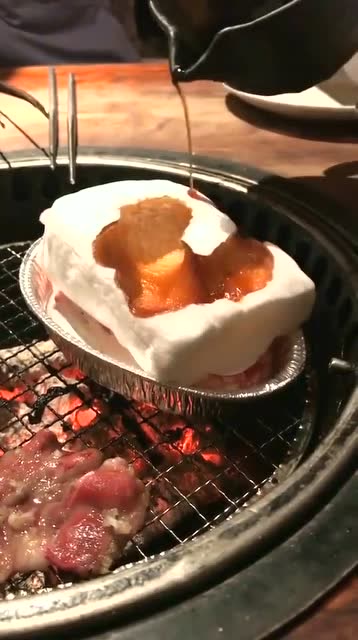 棉花糖也可以拿来烧烤,还是第一次吃,没想到味道竟然这么好