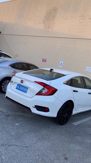 车牌号5个8的本田思域,竟然出现在了美国!