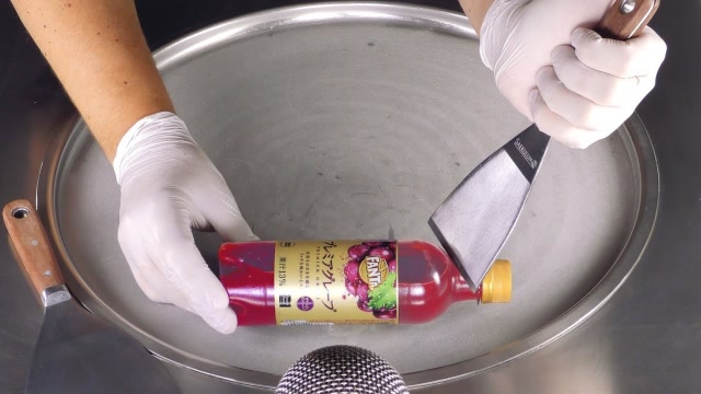紫水晶芬达制作美味的炒冰淇淋,你想品尝吗?一起来见识下!