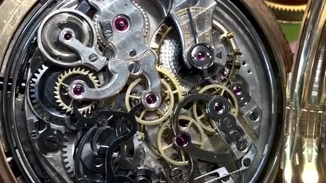 对这种机械毫无抵抗力,这么复杂且精致的齿轮机构,好想亲眼见识一下!