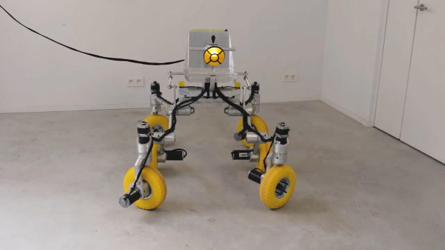 老外有多爱自己闺女,自制婴儿车,让娃赢在起跑线上!