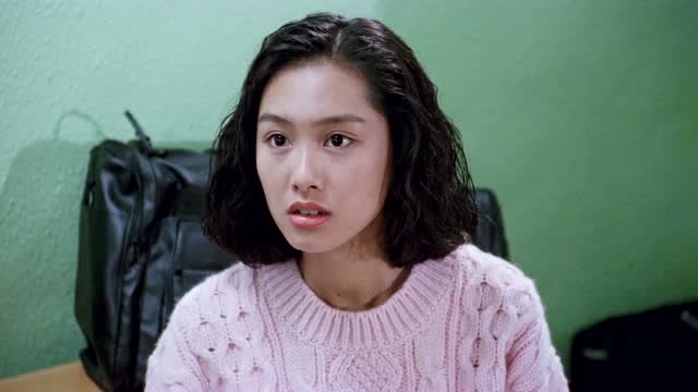 星爷和朱茵电影里初次见面就眉来眼去,双眼放电的,真让人羡慕