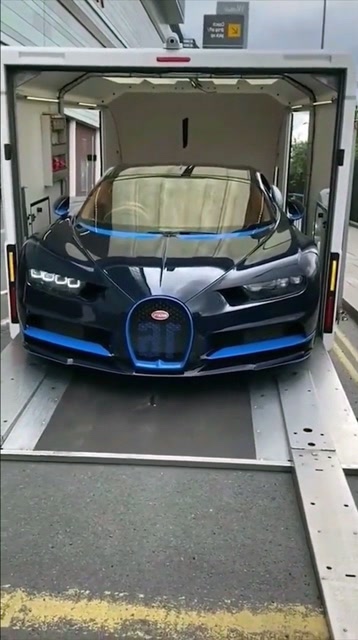 2000万的布加迪凯龙,这样的豪车你想拥有吗?洗洗睡吧梦里什么都有!