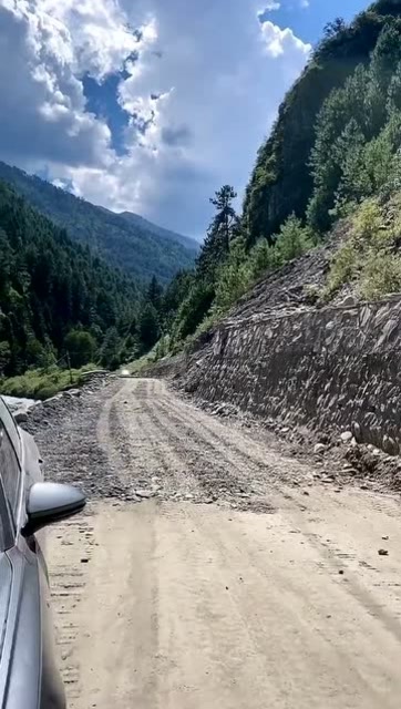 248国道封路了,没有其他路可以绕,白白折腾两天时间,只能原路返回了