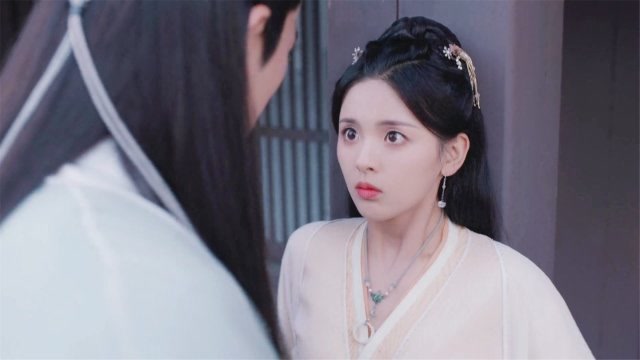 且听凤鸣君临渊恼羞成怒竟当场壁咚凤舞凤舞情急下当场表白