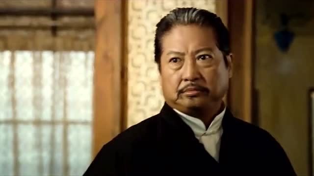 叶问2:叶问再打败一师傅,其他人不敢上场,洪金宝只好亲自上场