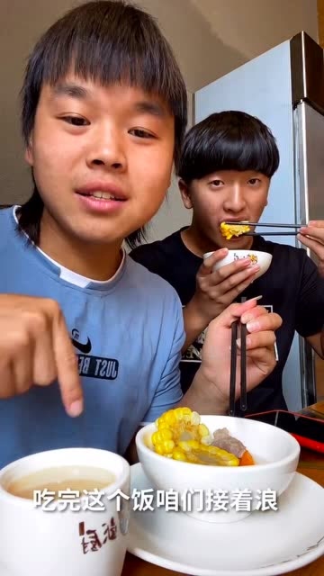 农村成杰眼里只有肥肉,还好浪人脾气好,把他养成了大肥猪