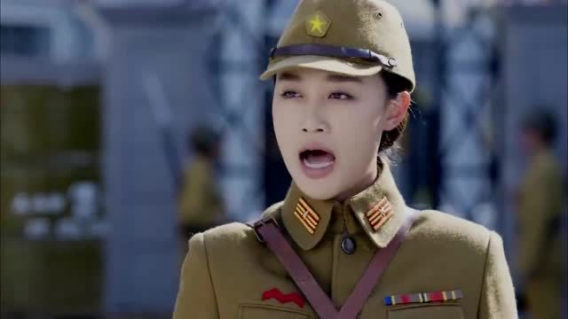 荡寇:众人成功潜入军火库,小伙用相机吸引鬼子注意力