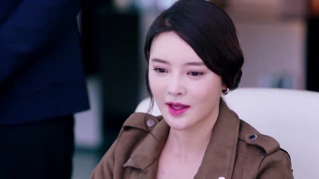 一粒红尘:薇薇听到欧丽娅对昭觉的夸赞脸色一变,女人的嫉妒心真是可怕