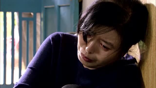 亲情暖我心:大姐和姐夫关紧门不想见人,她蹲在地上哭了起来家里乱套了