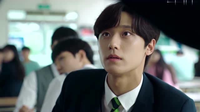 大叔重返18岁男主回校读书发现儿子被欺负,单挑校霸,剧情真是上头啊!