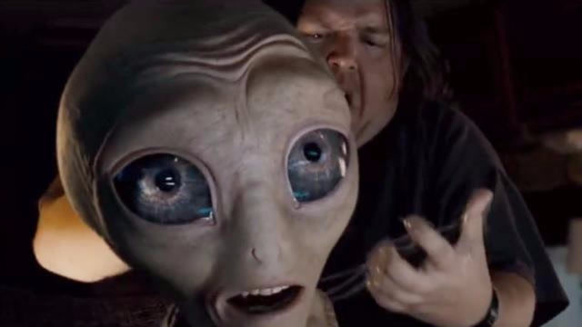 爆笑科幻片保罗男子醒来发现车上多了个外星人太搞笑了