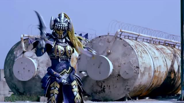 铠甲勇士铠传符艾发起猛烈攻击青山只能暂避锋芒