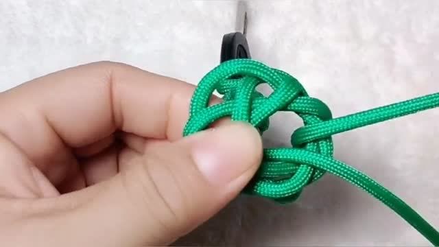 钥匙扣教你这样打结,比买的好看100倍,咔咔几下就搞定!
