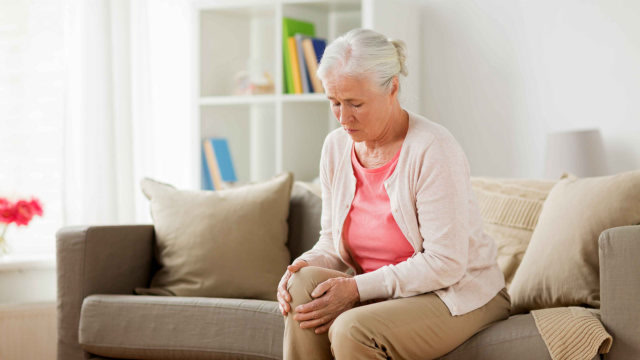 中老年人膝关节疼痛?医生提醒:别忍着,小心是这五种疾病