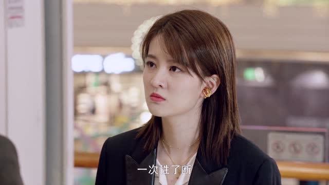 《小风暴》林沃看见唐耀峰跟薇薇安约会,眼泪忍不住的往下流,高山很