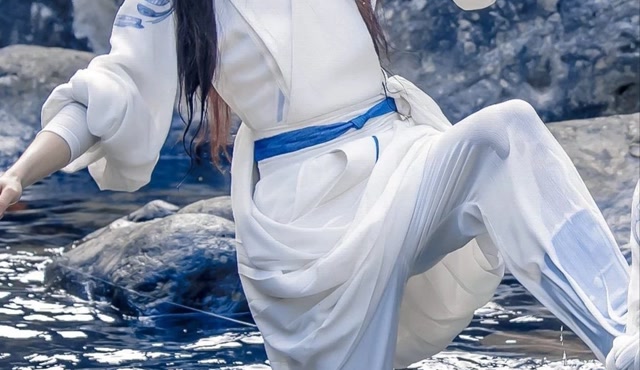 《陈情令》魏无羡:白衣时美貌超标,红衣时武力爆表!