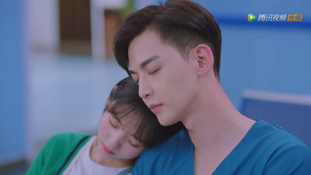 我的小确幸:丛容和温少卿靠在一起睡着了,画面太美了