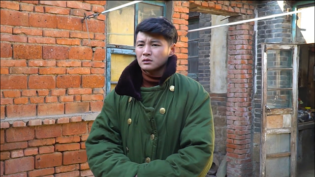 妻子进城打工,农村小伙苦等妻子五年不归,独自进城发现她的秘密