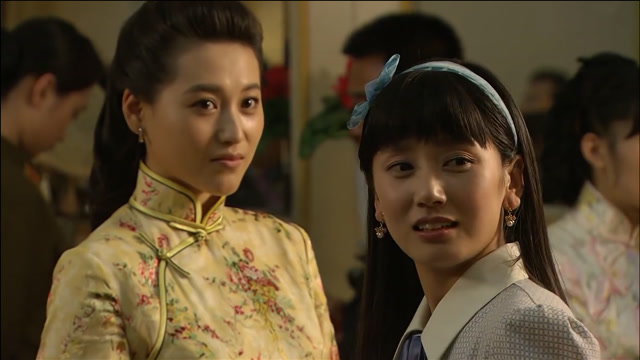 飞哥大英雄:美女偷跑出来见英雄,没想到英雄就穿这样,真意外