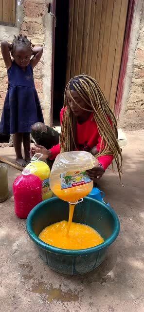 非洲特色果汁,颜色鲜艳