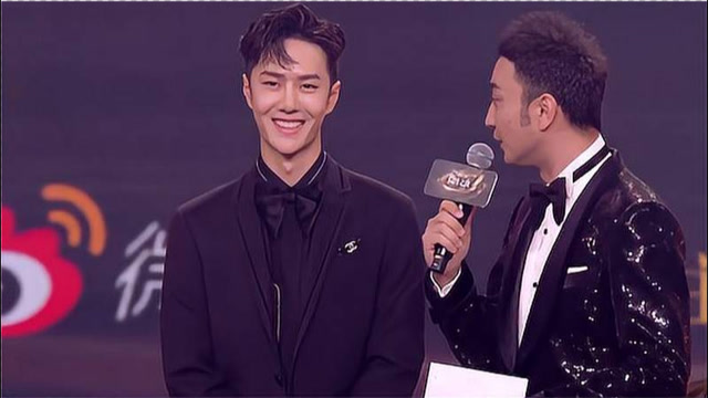 黄子韬,王一博同台领奖,不料被问奥运会的事,弟弟回答太真实!