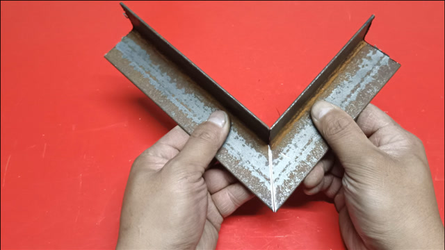 角铁怎么切45度角,这个方法简单快捷,新手必学的一种技巧