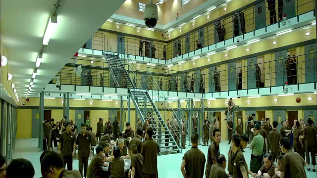 澳门风云:发哥监狱里唱歌,怎料原唱突然出现,成了绝对的经典6868