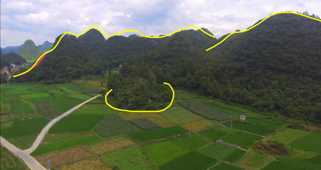 背靠大山,中间一个金形山,大富大贵的风水宝地