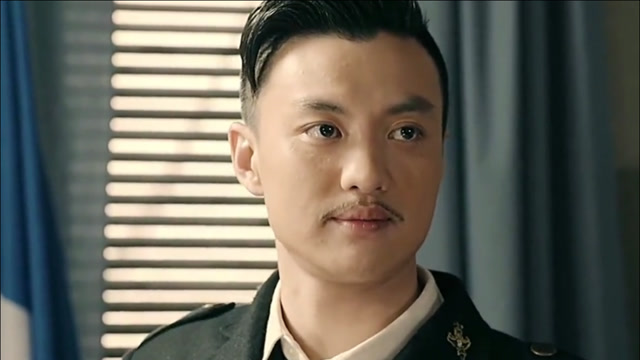 巡捕房探长关押日本嫌疑犯,领导来要人,探长一句谁来救就请谁吃子弹太