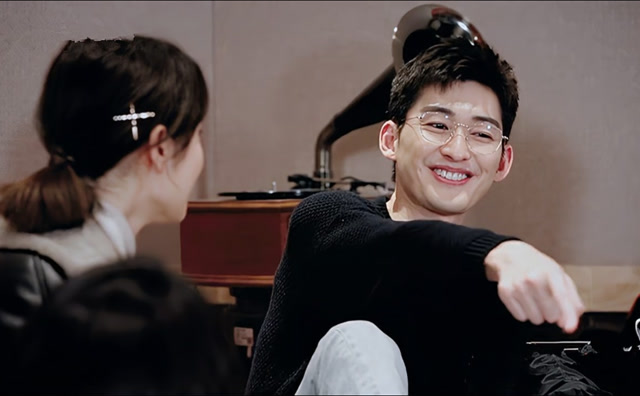 张翰颠覆霸总形象,脚踩桌子学实习生,王玥:你把我想太坏!