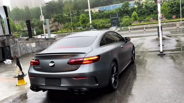 奔驰e53 coupe,这台进口e级amg,尾部四出排气彰显性能!