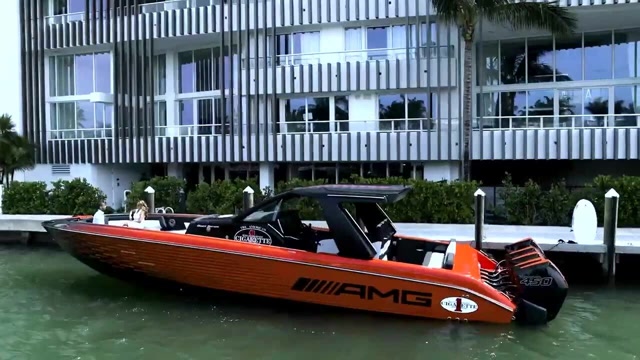 奔驰amg联名快艇看涂装真是帅