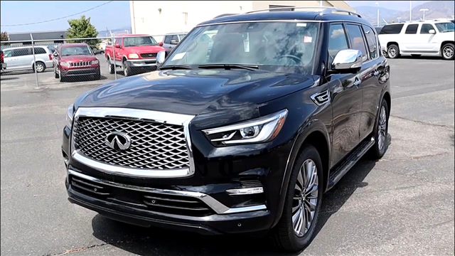 新车展示,实拍2021款英菲尼迪qx80,拿到钥匙打开后备箱,太帅了