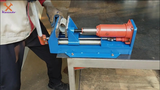 千斤顶制作液压台钳,这下夹得绝对够紧