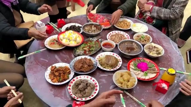 云南深山婚礼流水席,白族十八大碗全是硬菜,盘盘大肉啃起来!