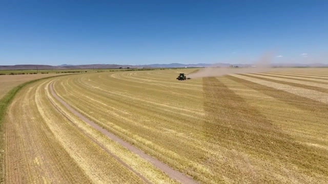 圆形的农田怎样种植美国农场圆形地块草场,日常的耕作